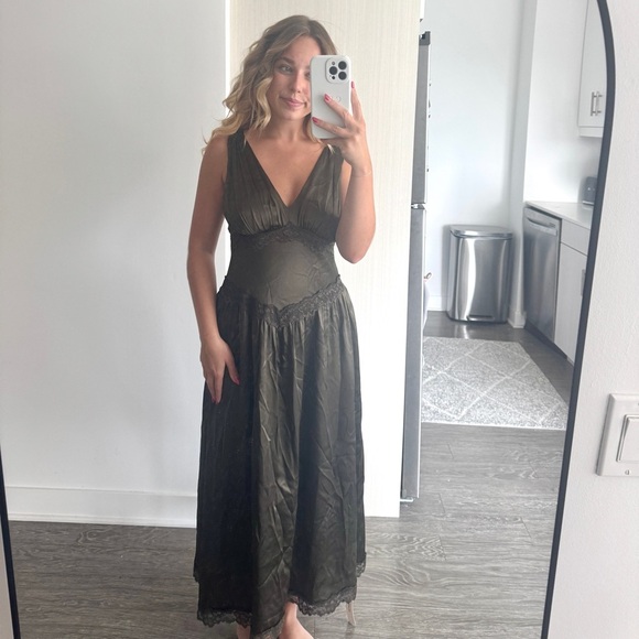 REFORMATION NWT Stasia Dress in Pine Tree - Picture 3 of 9